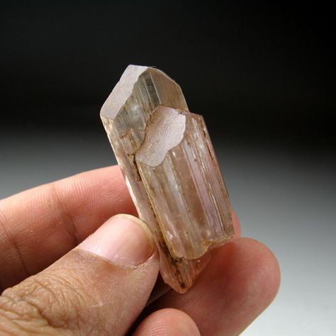 Spodumene Meaning and Spiritual Properties Kunzite Meaning, Crystal Grimoire, Crystal Work, Energy Blocks, Earth Gift, Abc Order, Psychic Attack, Gemstone Meanings, Crystals Stones