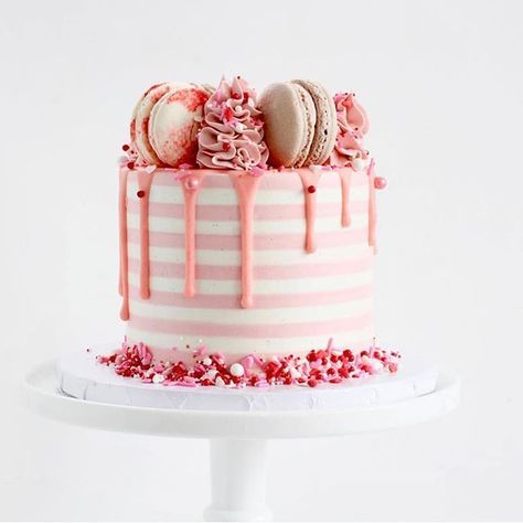 Ombre Drip Cake, Red Velvet Cream Cheese Frosting, Red Velvet Birthday Cake, Birthday Drip Cake, Macaroon Cake, Frosting Chocolate, Valentines Cake, 14th Birthday Cakes, Pastel Cakes