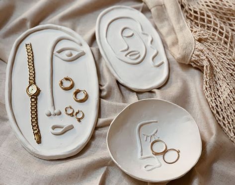 diy clay face plates • craft • frankie magazine • australian fashion magazine online Diy Keramik, Diy Gifts To Make, Face Plates, Clay Plates, Christmas Gifts To Make, Diy Air Dry Clay, Clay Face, Astuces Diy, Diy Gifts For Him