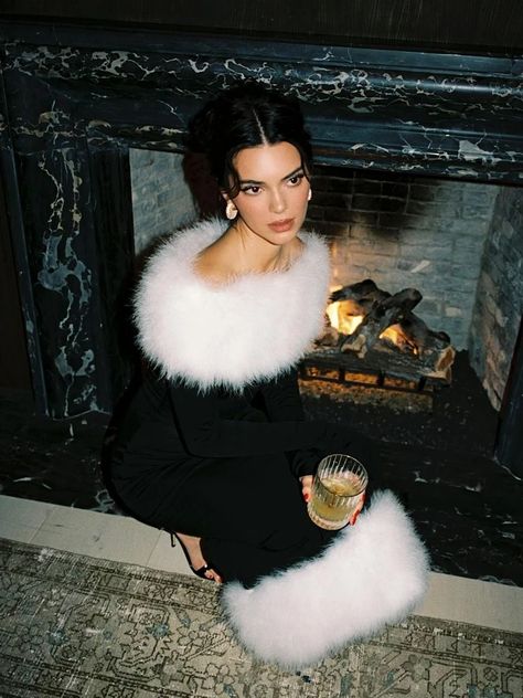 The 10 Best Dressed A-Listers of 2023 | HELLO! Style Kendall Jenner, Stile Kendall Jenner, Streetwear Dress, Fur Dress, Dress Elegant Long, Jenner Style, Ladies Gown, Lace Bodycon, Women's Evening Dresses