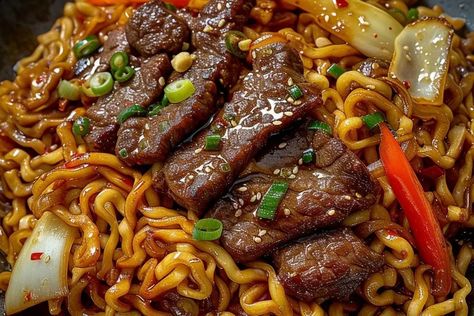 Steak Stir-Fried Ramen Steak Ramen, Stir Fry Ramen Noodles, Stir Fry With Egg, Fried Ramen, Breaded Steak, Steak Stir Fry, Irish Beef Stew, Ramen Stir Fry, Steak And Onions