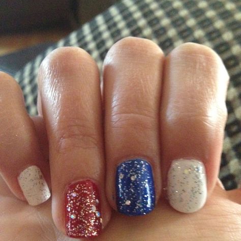 4th of July nails :) Nail Summer, Patriotic Nails, Pedicure Ideas, Fourth Of July Nails, 4th Of July Nails, July Nails, Blue Nail, Dipped Nails, Hair Nails