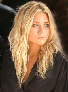 Long Layered Razor Haircut, Ashley Olsen Hair, Long Shaggy Haircuts, Shaggy Layered Haircut, Long Shag Haircut, Shaggy Haircuts, Long Layered Haircuts, Long Blonde, Mary Kate