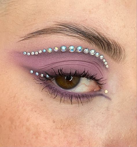 Space Cowgirl Makeup, Make Euphoria, Cowgirl Makeup, Jewel Makeup, 2021 Makeup, Face Rhinestones, Euphoria Makeup, Rhinestone Makeup, Lipgloss Lips