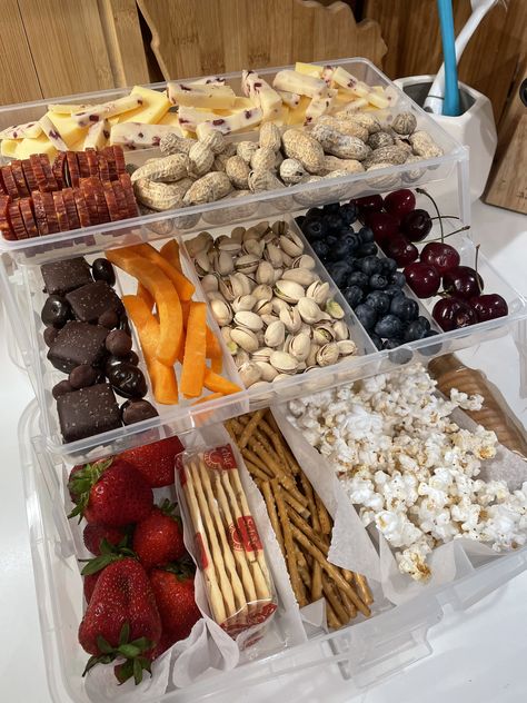 Road Trip Charcuterie, Road Trip Snack Box Ideas, Charcuterie Board Tackle Box Idea, Car Travel Snacks Road Trip Food, Road Trip Snack Containers, Charcuterie Snacks, Boat Recipes, Charcuterie Boxes, Snackle Box