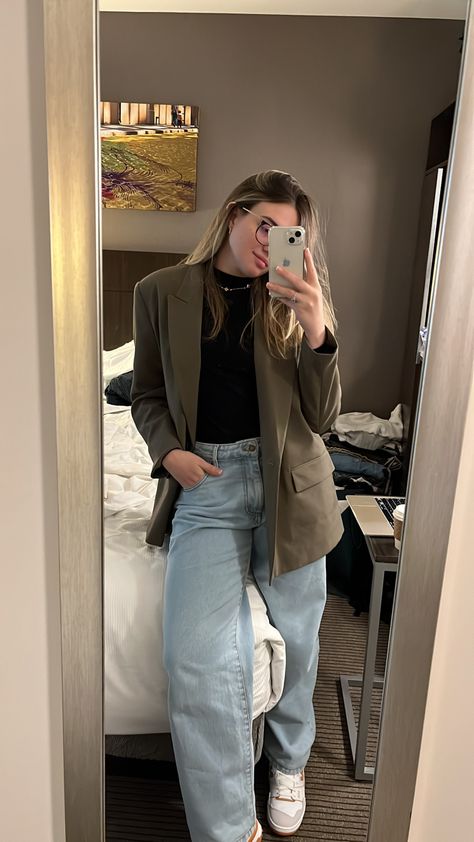 Blazer, blazer outfit, inspo, new balance 550, zara, bynv, dinner outfit Baggy Blazer Outfit, Outfit Inspo New Balance, 550 New Balance Outfit, New Balance 550 Outfit Woman, New Balance 530 Outfit, Plaid Blazer Outfit, Oversized Blazer Outfit, Outfit Blazer, New Balance Outfit