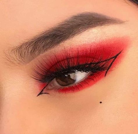 Black And Red Makeup, Make Up Yeux, Red Eyeshadow Makeup, Red Eyeshadow Look, Red Makeup Looks, Devil Makeup, Red Eye Makeup, Bold Eye Makeup, Red Eyeshadow