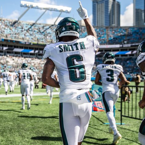 Devonta Smith, Philly Eagles, Nfl Football Pictures, Philadelphia Eagles Football, Nfl Photos, Fly Eagles Fly, Jalen Hurts, Eagles Football, Foosball