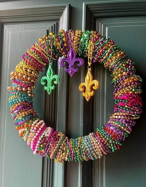 Mardi Gras Bead Wreath, Cajun Party, Bead Wreath, Mardi Gras Crafts, Pom Wreath, Mardi Gras Wreath, Pom Pom Wreath, Mardi Gras Decorations, Yarn Wreath