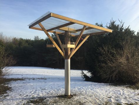 Covered Bird Feeding Station Ideas Diy, Covered Bird Feeder Station Ideas, Bird Feeders Craft, Wood Projects Outdoor, Large Bird Feeder, Corrugated Polycarbonate, Bird Feeder Station, Bird Feeder Stands, Large Bird Feeders