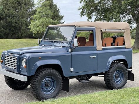 Classic Land Rover Defender, Land Rover Defender Convertible, Land Rover Convertible, Land Rover Aesthetic, Classic Land Rover, Vintage Land Rover Defender, Old Landrover, Vintage Landrover, Land Rover 90 Defender 90