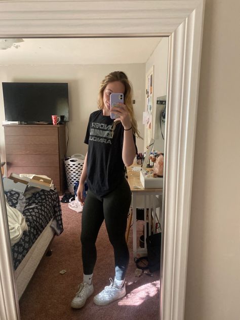 Black leggings outfit idea Black Leggings With Black Shirt, School Outfits Black Leggings, Grey Camo Leggings Outfit, Dark Green Leggings Outfit, Black Camo Leggings Outfit, Summer Outfits With Leggings, Black Leggings Outfit Winter, Green Leggings Outfit, Camo Leggings Outfit