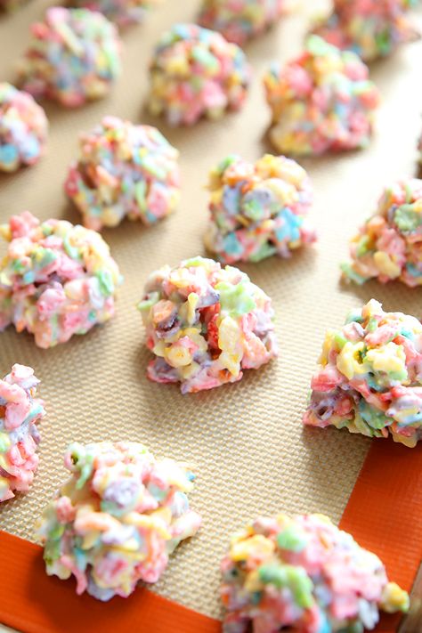 Recipes With Fruity Pebbles, Fruity Pebble Treats, Fruity Pebble Cookies, Fruity Pebbles Treats, Bake Sale Treats, Chocolate Rice Krispies, Easter Bread Recipe, Chocolate Rice Krispie Treats, Fruity Pebble