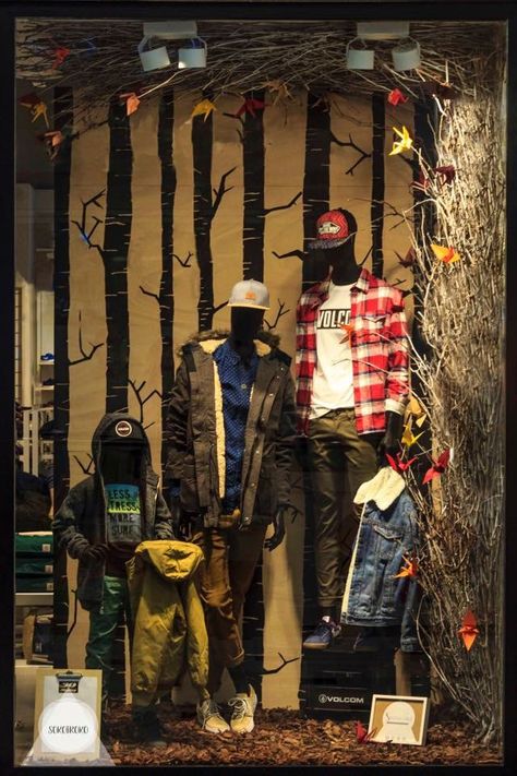 [STILL LIFE] Window Display - Design & Production by SOKOTROKO ESTUDIO Fall Window Display, Denim Display, Autumn Window Display, Deco Halloween, Scary Photos, Clothing Store Design, Happy Father Day Quotes, Visual Merchandising Displays, Window Display Design