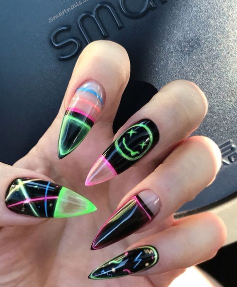 There is no better feeling than getting your nails done. Your nails are a way to speak your style without having to say a word. And you are never fully dressed without a good set of nails. And what speaks a good set of nails without some black nail polish?… #naildesignideas #naildesign #nailideas Hippie Nails, Edgy Nails, Goth Nails, Grunge Nails, Acrylic Coffin, Ideas Nails, Acrylic Nails Coffin Short, Neon Nails, Acrylic Nails Coffin