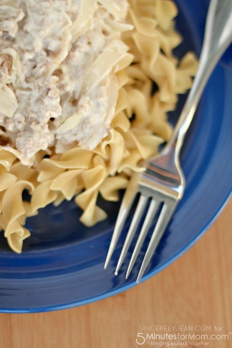 5 Ingredient Ground Beef Stroganoff - An easy dinner recipe the entire family will love! | www.sincerelyjean.com 5 Ingredient Beef Stroganoff, Ground Beef Stroganoff Recipe, Beef Stroganoff Recipe, Ground Beef Stroganoff, 5 Ingredient Dinners, Fast Dinner Recipes, Stroganoff Recipe, Ground Beef Casserole, Ground Beef Recipes Easy