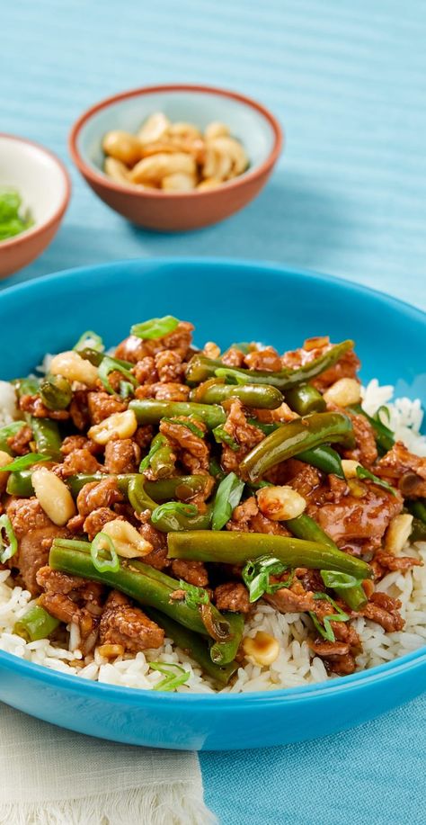 Libanese recepten| Kook De Lekkerste Gerechten | HelloFresh Sesame Beef, Cabbage Stir Fry, Chicken Shawarma, Hello Fresh, Stir Fry, Guacamole, Asparagus, Green Beans, Chicken