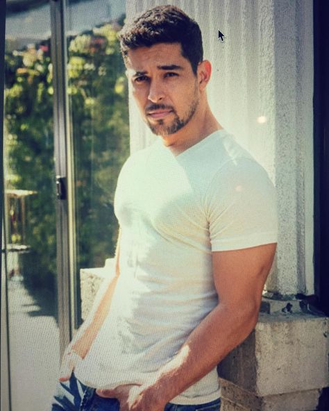 Ncis Cast, Wilmer Valderrama, Melt In Your Mouth, Ncis, Male Face, Instagram Account, Actors & Actresses, White Undershirt, Men Sweater