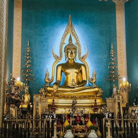 🇹🇭VISITING Wat Benchamabophit 🇹🇭 Want to visit a beautiful temple of Bangkok? Wat Ben is one to see for sure!🤩 Commonly known as the marble temple, this temple was made with marble imported from Italy, and features stunning buildings and a Buddha inside. It is one of the most popular Bangkok temples, and one to visit for sure 🤩👏🏻 It cost us 100 baht each (we think this has been upped, as many said it previously was 50 baht. However, we would say it was worth it! 🤩 It is recommended to a... Bangkok Temples, Marble Temple, Beautiful Temple, Trip To Thailand, Be Quiet, Thailand Travel, To Miss, Worth It, Bangkok