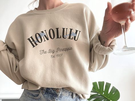 This Honolulu Hawaii dolphin sweatshirt is super soft and cozy. Perfect to lounge around, run errands, or walk your dog. ABOUT THIS SHIRT   ∙ Shirt is UNISEX and runs slightly large for ladies (For a relaxed fit, I suggest your usual size. For an oversized fit, I suggest sizing up 1 to 2 sizes.) ∙ 50% cotton, 50% polyester blend fabric ∙ Colors may vary based on your monitor or screen display CARE INSTRUCTIONS ∙ Machine wash inside out in cold water ∙ Tumble dry medium or hang to dry ∙ Do not dr Crewneck Aesthetic, Hawaii Sweatshirt, Dolphin Shirt, Cute Crewneck, Hawaii Surf, Cute Preppy Outfits, Preppy Aesthetic, Womens Crewneck, Preppy Outfits