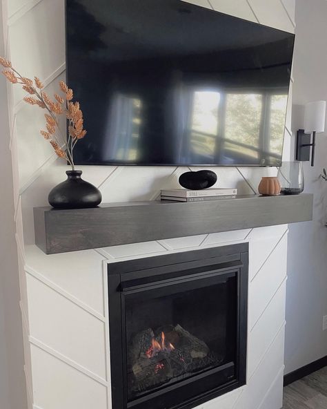 Fireplace Decor With Tv Modern, Dark Gray Mantle, Mantel Decorating Ideas Under Tv, Minimal Mantle Decor With Tv, Chimney Decor With Tv, Mantel Under Tv Decor, Modern Mantle Ideas, Under Tv Mantle Decor, Low Mantle Decor With Tv