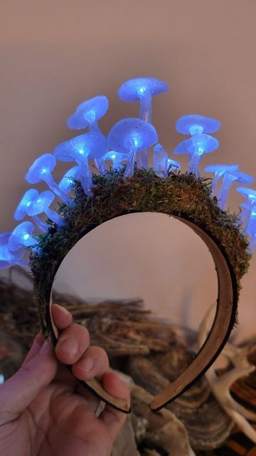 Fairy Queen Cosplay, Mushroom Faerie Costume, Mushroom Fae Costume, Glowing Mushrooms Diy, Mushroom Dryad, Mushroom Umbrella Diy, Diy Fairy Crown Headpieces, Forest Fairy Crown, Easy Diy Mushroom Decor