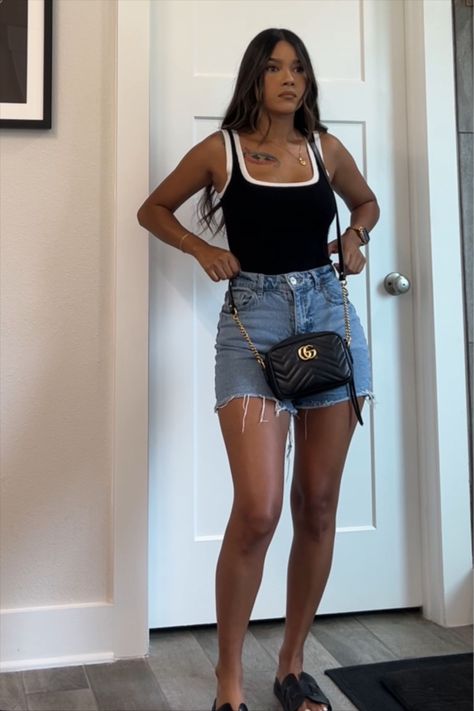 Summer Outfit With Sandals, Summer Hot Outfits Casual, Shorts Vacation Outfits, Feminine Outfits Black Women Summer, Outfit Ideas For Summer Vacations, Casual Everyday Outfits Summer, Casual Outfits Summer Shorts, Barbecue Outfit Casual Summer, Black Brunch Outfit