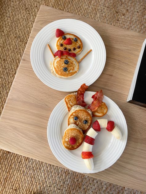 Christmas Themed Kids Food, Christmas Food Projects For Kids, Christmas Pancakes Aesthetic, Rain Deer Pancakes, Holiday Pancakes For Kids, December Breakfast Ideas For Kids, Christmas Food For Toddlers, Christmas Toddler Breakfast, Christmas Family Lunch Ideas