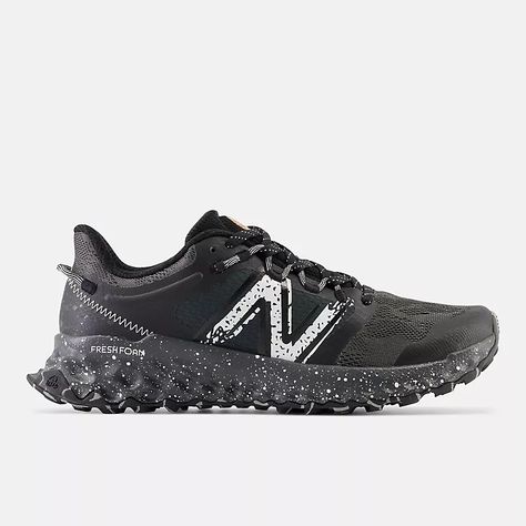 Fresh Foam Garoé, WTGAROK1 New Balance Black Sneakers, New Balance Trail, Black Sneakers Women, Running Shoes Women, Hors Route, New Balance Black, New Balance Fresh Foam, Running Fashion, New Balance Women