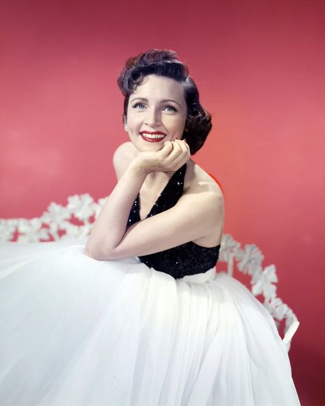 Betty White Young, 20 Years Of Marriage, Mary Tyler Moore Show, Abc Photo, Mary Tyler Moore, Betty White, Golden Girl, Iconic Photos, Golden Girls