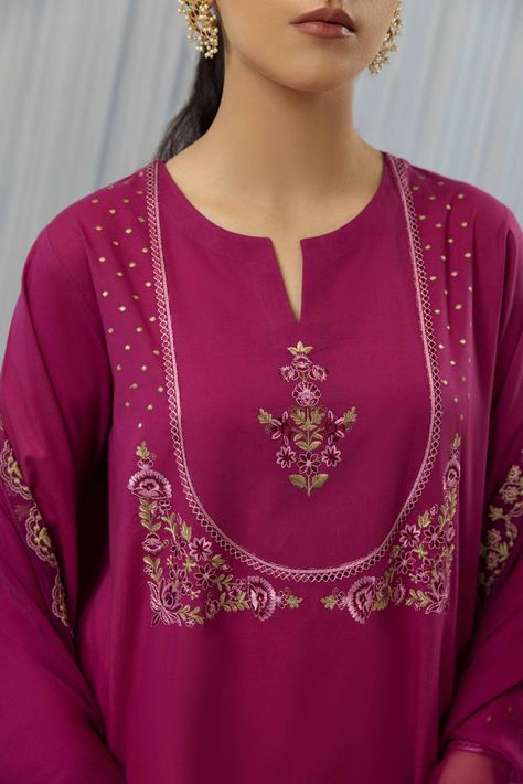 Simple Neck Design, Embroidery Fashion Detail, Lace Dress Design, Hand Embroidery Dress, Simple Kurta Designs, Designer Kurti Patterns, Kurti Designs Latest, Kurti Embroidery Design, Kurta Neck Design