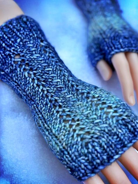 FREE Knitting Pattern - Zigzag Elegance Fingerless Gloves - KweenBee.com Wrist Warmers Knitting Pattern Free, Fingerless Gloves Knitting Pattern, Knitting Graph Paper, Gloves Knitting Pattern, Cable Fingerless Gloves, Fingerless Gloves Pattern, Gloves Knitting, Fingerless Gloves Knitted Pattern, Knitted Fingerless Gloves