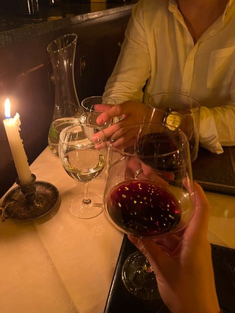 Italian Restaurant Date Aesthetic, Italy Date Aesthetic, Romantic Restaurant Date, Romantic Dinner Restaurant, Liquor Snapchat, Dinner Date Aesthetic, Couples Dining, Christmas In, Romantic Italy