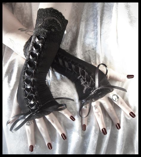 Para-noir Corset Arm Warmers by ZenAndCoffee.deviantart.com on @deviantART Steampunk Bellydance, Goth Arm Warmers, Emo Wedding, Steampunk Arm, Goth Gloves, Steampunk Gloves, Fancy Gloves, Evening Gloves, Gothic Corset