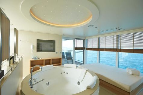 Owner Suite MS EUROPA Cruise Ships Interior, Royal Cruise, Best Cruise Ships, State Room, Luxury Cruise Ship, Sala Grande, Yacht Interior, Steam Showers Bathroom, Whirlpool Tub