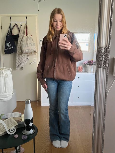 Brandy Melville Outfits Plus Size, Brandy Melville Brielle 90s, Quinn Jeans Brandy Melville, Brandy Melville Brielle Jeans, Brandy Melville Jacket Outfit, Brandy Melville Christy Hoodie Outfit, Brielle 90s Jeans Brandy Melville, Brielle 90s Jeans Outfit, Christy Hoodie Outfit