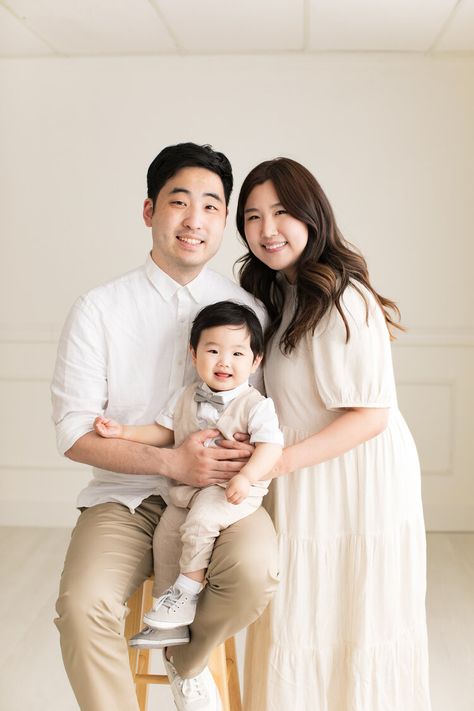 Helpful Tips for a One Year Studio Photoshoot — Park and Little Family Potrait Aesthetic, Photoshoot Park, Birthday Photoshoot Ideas Boys, Family Photo Studio, Studio Family Portraits, Family Potrait, First Family Photos, Baby Birthday Photoshoot, Big Family Photos