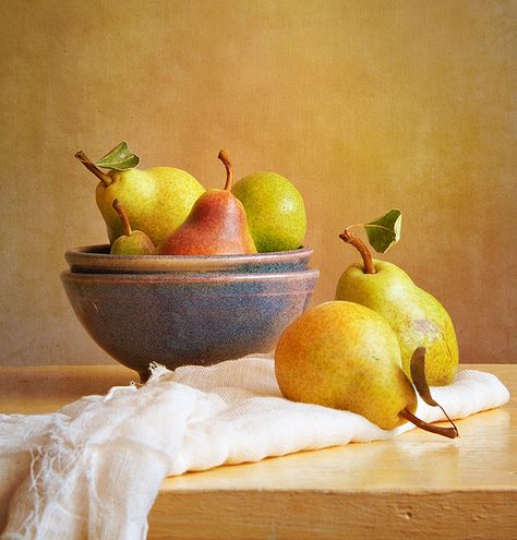 Colleen Farrell Still Life Pictures, Still Life 2, Still Life Images, Still Life Fruit, Fruit Photography, Still Life Photos, Painting Subjects, Fruit Painting, 수채화 그림