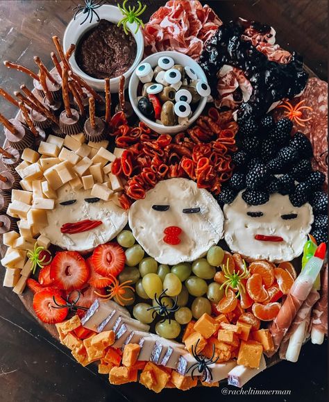 Hocus Pocus Charcuterie Snack Board - Something Delightful Blog #hocuspocus #HalloweenSnackBoard #CharcuterieBoardIdeas #HocusPocusCharcuterieBoard How To Make Hocus Pocus Charcuterie Board, Halloween Hocus Pocus Party, Seasonal Charcuterie Board, Hocus Pocus Snack Board, Halloween Sweets Charcuterie Board, Hocus Pocus 2 Party Food, Hocus Pocus Snacks Ideas, Hocus Pocus Charcuterie Board Ideas, Hocus Pocus Witches Costumes