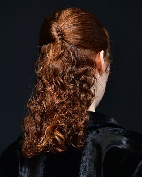 Autumn Hair Trends For 2023 - Best AW23 Runway Hairstyle Trends Autumn 2023 Hair, Aw23 Runway, Hair Trends For 2023, Autumn Hair, 2023 Hair, Richard Quinn, Hairstyle Trends, Antonio Marras, Julien Macdonald