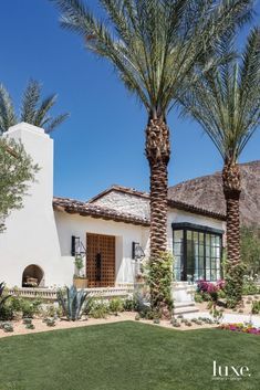 Mediterranean House Design, Modern Exteriors, Southwest Modern, Backyard Goals, Mediterranean Homes Exterior, Mediterranean Revival, Hacienda Style Homes, Home Exteriors, Spanish Mediterranean