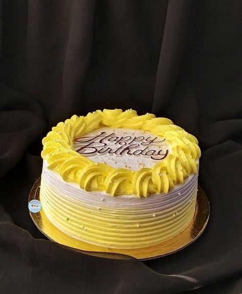 Simple Yellow Birthday Cake, Yellow Stencil Cake, Pineapple Cake Designs Birthday, Yellow Cake Design Simple, Yellow Theme Cake, Yellow Cake Designs Birthday, Yellow Cake Design, Cakes Yellow, Pineapple Cake Decoration