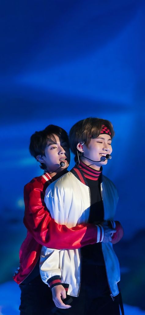 Jin And V Wallpaper, Jin And V, Taejin Bts, Bts Group Photo Wallpaper, V Wallpaper, V And Jin, Iphone Wallpaper Bts, Friendship Video, Jungkook And Jin