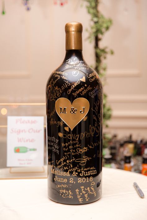 Signing Wine Bottles Guest Books, Sign Wine Bottle Guest Book, Wine Bottle Wedding Guest Book, Champagne Bottle Guest Book, Wine Bottle Guest Book Sign, Wine Guest Book, Wine Bottle Guest Book, Bottle Guest Book, Customised Wine Bottles