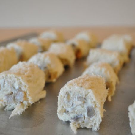 Mushroom Rolls, Tiny Oven, Cream Cheese Roll Up, Cream Cheese Rolls, Lime Cream, Bacon Stuffed Mushrooms, Cream Cheese Recipes, Christmas Cooking, Roll Ups