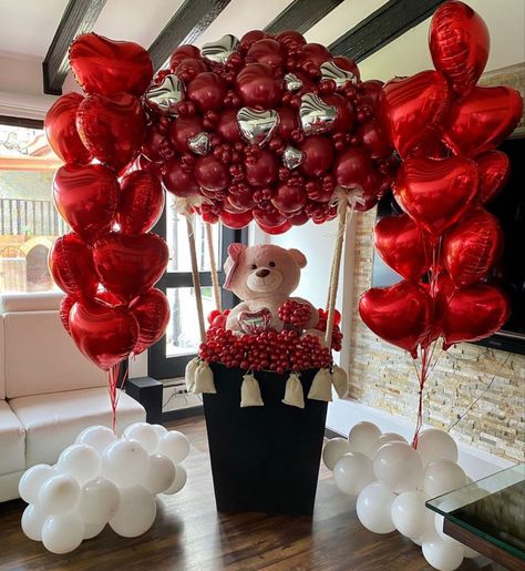 Valentines Balloons Bouquet, Romantic Dinner Decoration, Romantic Valentines Day Ideas, Candy Bouquet Diy, 1st Birthday Girl Decorations, Birthday Room Decorations, Valentines Balloons, Simple Birthday Decorations, Birthday Balloon Decorations