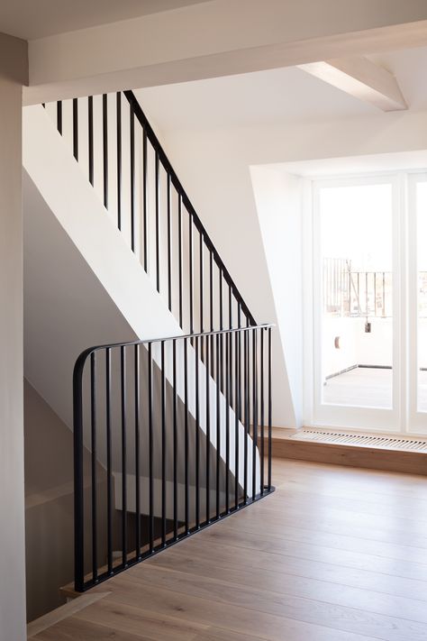 Stair Guardrail, Steel Banister, Black Balustrade, Black Metal Railing, Black Stair Railing, Staircase Layout, Stair Design Architecture, Indoor Climbing Wall, Interior Stair Railing