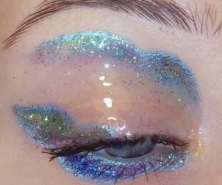 Mae (@keatsfitzgerald) • Instagram photos and videos No Ordinary Girl, Glossy Eyes, Dramatic Eye Makeup, Glitter Eye Makeup, Photoshoot Makeup, Kesha, Blue Eyeshadow, Glitter Eyes, Make Up Looks