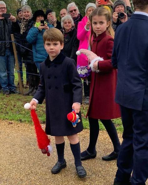 Special Christmas Gifts, George And Charlotte, Princess Charlotte And Prince Louis, Recycled Outfits, Prince And Princess Of Wales, Princess Diana Family, Royal Uk, Royal Christmas, Prince Louis