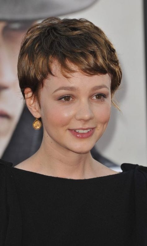 You can still go for a Caesar crop if your hair has some natural curl to it, like Carey Mulligan. Your hair’s natural wave can help add texture and volume, which makes styling a breeze.#hairstylest #hairstyled #hairstylemens #hairstylebyme Carey Mulligan Hair, Trendy Pixie Haircut, 2022 Haircut, The Big Chop, Pixie Haircut Ideas, Short Pixie Wigs, Pixie Bob Hairstyles, Light Blonde Highlights, Bob Cut Wigs